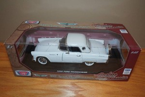 Motor Max 1956 Ford Thunderbird 118 Scale Replica