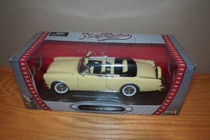 Road Signature 1953 Packard Caribbean Convertible 118 Scale Replica