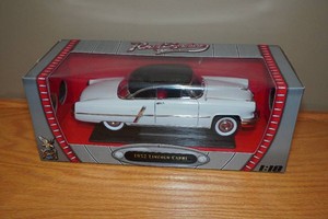 Road Signature 1953 Lincoln Capri 118 Scale Replica