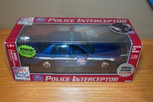 Classic Metal 1999 Ford Police Interceptor Wisconsin State Patrol 124 Scale Replica