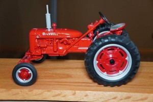ERTL McCormick Farmall Model C Tractor Die Cast Replica