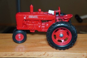 Scale Models McCormick Farmall Model M Tractor Die Cast Replica