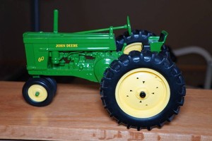 ERTL John Deere Model 60 Die Cast Tractor Replica