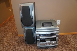 Vintage GPX CDCassetteTurntable Stereo System