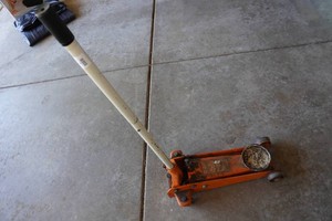 Allied 2.25-Ton Hydraulic Floor Jack