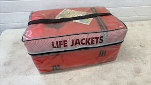 4 life jackets in package