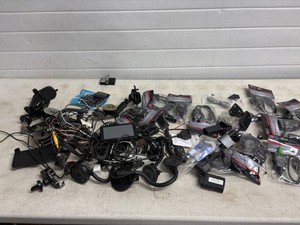 Garmin, Car Phone mounts with Charging Cables