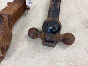 Pair of 2 receiver Hitches with Balls