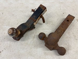 Pair of 2 receiver Hitches with Balls