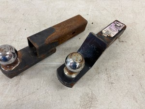 Pair of 2 receiver Hitches with Balls