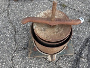 Vintage Juicy Fruit Press 3 Gallon