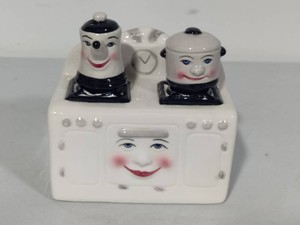 Vintage Clay Art Nodder TeapotPot Salt & Pepper Shakers