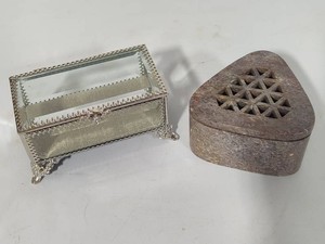 Cynthia Rowley Glass Trinket Box & Soapstone Triangle-Shaped Trinket Box wLid