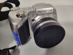 Olympus SP-10UZ Digital Camera wCase See Description