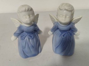 Lefton Kissing Angel Figurines