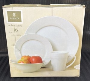 Brand New Gibson Home Noble Court 16 piece porcelain dinnerware set