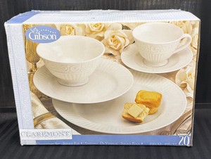Brand New Every Day Gibson 20 piece dinnerware set