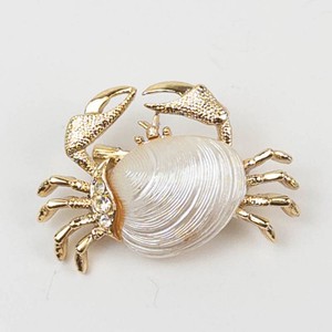 Gerrys Crab Brooch With Shell-Like Body and Rhinestone Accents