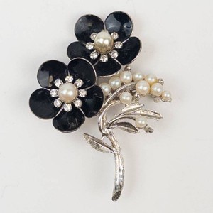 Black Enamel-Style Flower Faux Pearl Spray Brooch