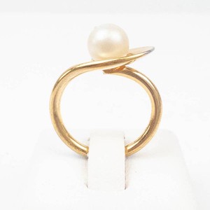Gold-Tone Sculptural Faux Pearl Ring. Size 4.25