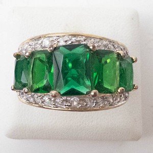 Green Gemstone and Clear Accent Stone Cocktail Ring. Size 6.25