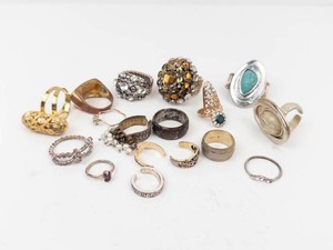 Mixed Fashion Jewelry Group of 17