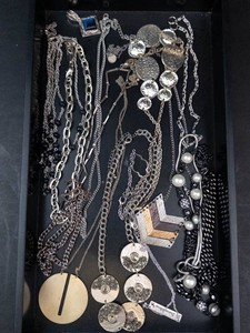 Mixed Lot Fashion Jewelry - Necklaces, Chains & Pendants