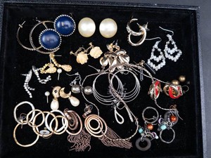 Mixed Fashion Jewelry Earrings, Necklaces & Bracelets
