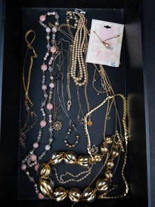 Mixed Lot Costume Jewelry, Necklaces, Bracelets & Beaded Pieces
