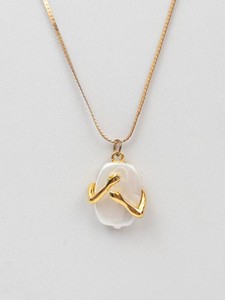 Gold-Tone Pendant Necklace With White Pearl-Like Centerpiece