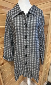 Crossing Pointe Brand-Black and Grey-Womens-34 Sleeve Shirt-Size 2XL