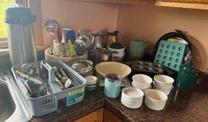 Assortment of Kitchen Items