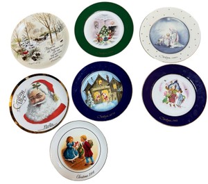 Vintage Christmas Decorative Plate Collection  Santa & Holiday Scenes  7 Pieces