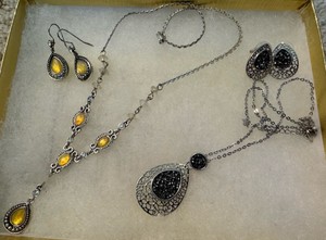 Silver-Tone Jewelry Set  Yellow & Black Teardrop Necklace and Earrings