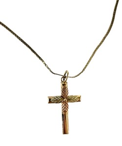 10K Gold Cross Pendant Necklace  15