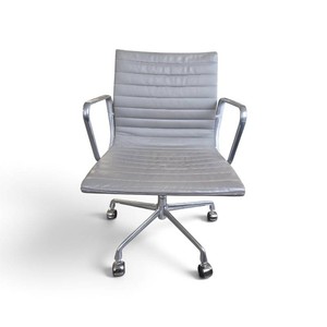 Herman Miller Eames AluminumLeather Group Management Chair Retail $2599
