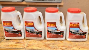 Road Runner Premium Blend Ice Melt  Four Containers