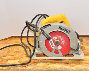 DeWalt DWE575 Circular Saw