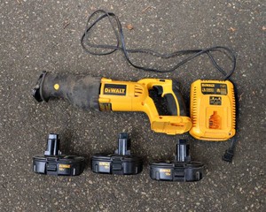 DeWalt DC385 Reciprocating Saw with Batteries & Charger