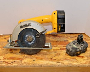 DeWalt DW939 Saw & Batteries