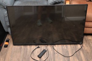 VIZIO 43 Flat-Screen TV & Remote