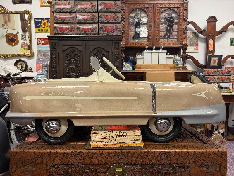 Excellent Condition Vintage KIDILLAC Pedal Car  for Sale in