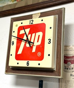 Original Vintage Working 1970s 7UP Lighted Advertising Clock