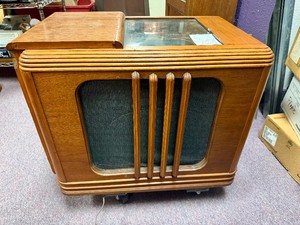 Excellent Condition Vintage ZENITH Model 95-244 Chairside Console Radio wGreat Deco Design