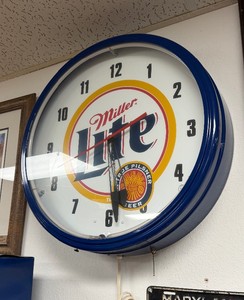 Large Working Round Metal MILLER LITE Lighted Neon Advertising Beer Clock Sign