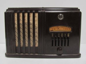 Vintage Mid Century Bakelite Airline Radio