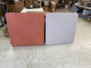 2 Folding Tables