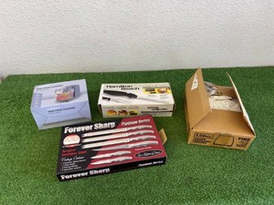 Kitchen Items - Knife Set, Mini Chopper, Electric Knife & Small Jars