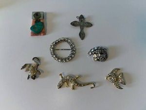 Vintage Costume Jewelry Brooch Assortment (Lot of 7)