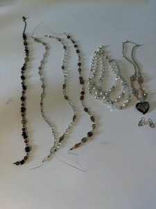 VTG Costume Jewelry - Beaded Strands, Necklaces, Pendant & Earrings Mixed Lot